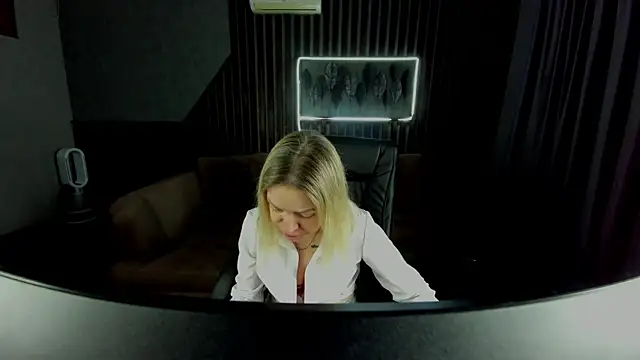 Anna Snows online show from 12-14-25, 06:30