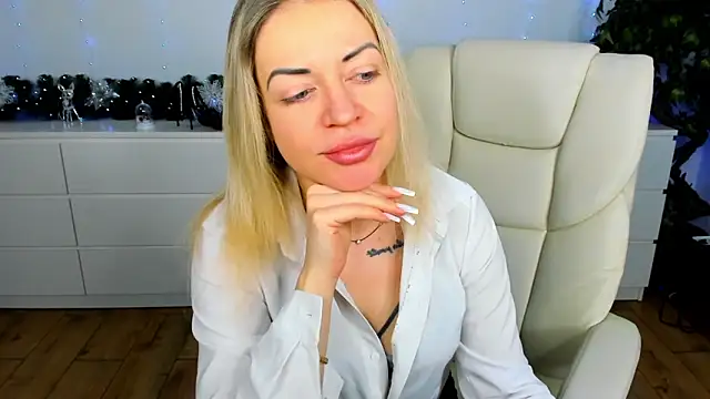 Anna Snows online show from 12-21-25, 06:42