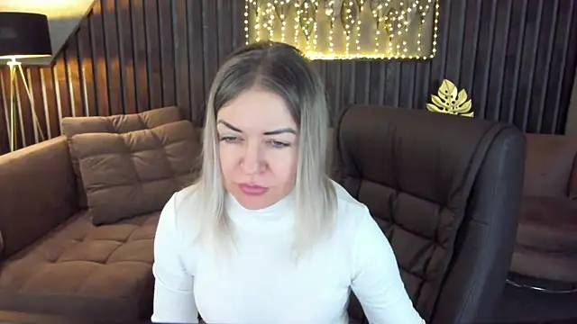 Snapshot of Anna_Snows chatting on 03-25-26, 06:30 Anna Snows online show from 03-25-26, 06:30