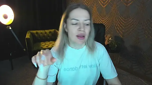 Snapshot of Anna_Snows chatting on 04-01-26, 05:41 Anna Snows online show from 04-01-26, 05:41