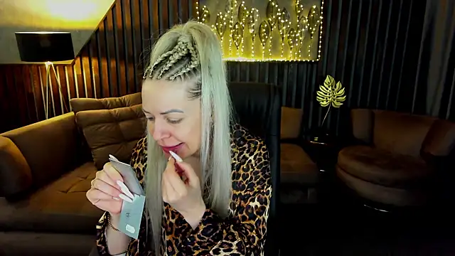 Snapshot of Anna_Snows chatting on 04-11-26, 05:23 Anna Snows online show from 04-11-26, 05:23