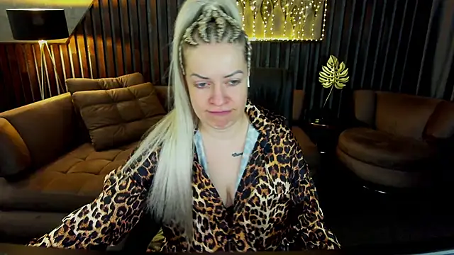 Snapshot of Anna_Snows chatting on 04-11-26, 07:45 Anna Snows online show from 04-11-26, 07:45