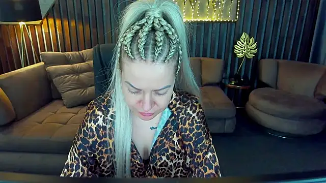 Snapshot of Anna_Snows chatting on 04-12-26, 04:56 Anna Snows online show from 04-12-26, 04:56