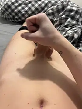 enzoyoungbisex online show from 02-18-26, 05:20