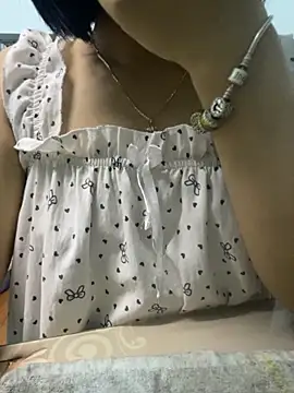 Snapshot of -NhaKy22 chatting on 10-17-25, 03:36 -NhaKy22 online show from 10-17-25, 03:36