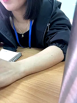 Snapshot of -NhaKy22 chatting on 11-15-25, 03:04 -NhaKy22 online show from 11-15-25, 03:04