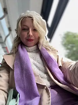 Snapshot of EveLittleSinner chatting on 09-24-25, 08:39 EveLittleSinner online show from 09-24-25, 08:39