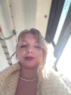 Snapshot of EveLittleSinner chatting on 09-30-25, 08:52 EveLittleSinner online show from 09-30-25, 08:52