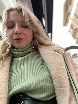 Snapshot of EveLittleSinner chatting on 10-05-25, 02:26 EveLittleSinner online show from 10-05-25, 02:26