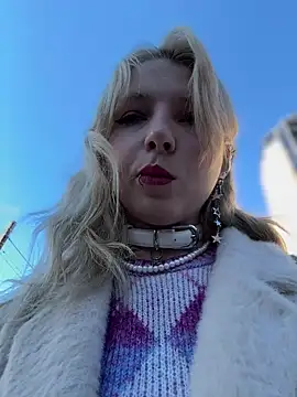 Snapshot of EveLittleSinner chatting on 10-17-25, 09:45 EveLittleSinner online show from 10-17-25, 09:45