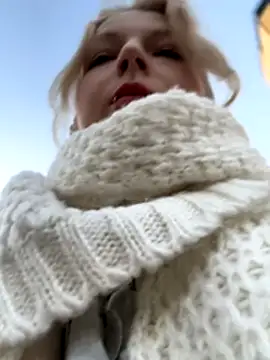 Snapshot of EveLittleSinner chatting on 10-18-25, 02:40 EveLittleSinner online show from 10-18-25, 02:40