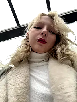 Snapshot of EveLittleSinner chatting on 10-24-25, 08:44 EveLittleSinner online show from 10-24-25, 08:44