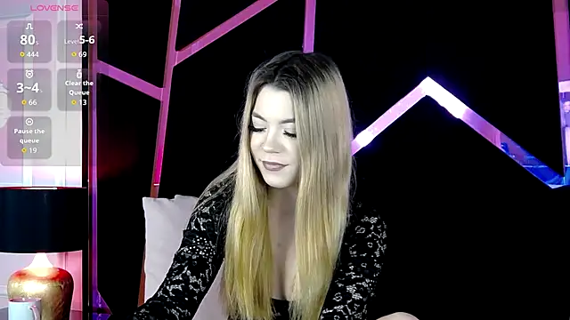 Snapshot of Breezelle chatting on 12-15-25, 05:50 Breezelle online show from 12-15-25, 05:50