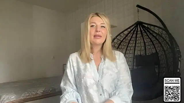 Snapshot of Blondie_xoxoxo chatting on 06-14-26, 07:32 Blondie xoxoxo online show from 06-14-26, 07:32