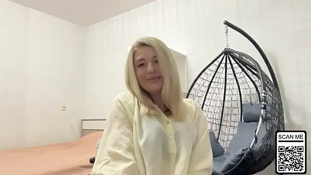 Snapshot of Blondie_xoxoxo chatting on 06-22-26, 09:34 Blondie xoxoxo online show from 06-22-26, 09:34