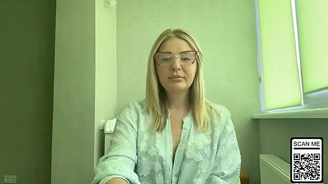 Snapshot of Blondie_xoxoxo chatting on 07-10-26, 10:29 Blondie xoxoxo online show from 07-10-26, 10:29