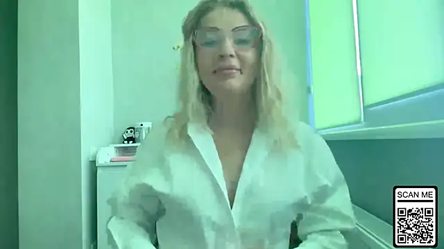 Snapshot of Blondie_xoxoxo chatting on 07-12-26, 10:06 Blondie xoxoxo online show from 07-12-26, 10:06