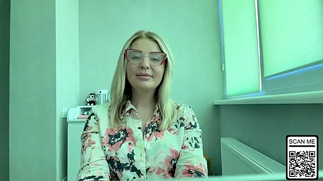 Snapshot of Blondie_xoxoxo chatting on 07-14-26, 09:36 Blondie xoxoxo online show from 07-14-26, 09:36