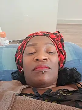 Snapshot of Yummychoklit chatting on 09-08-25, 02:49 Yummychoklit online show from 09-08-25, 02:49