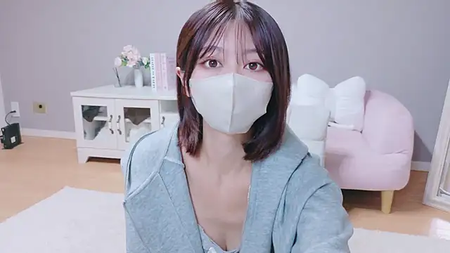 Snapshot of Yuna-ch chatting on 09-20-25, 01:45 Yuna-ch online show from 09-20-25, 01:45