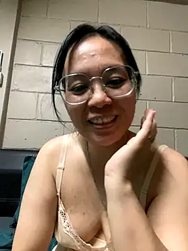 melyiaaa online show from 11-25-25, 04:18