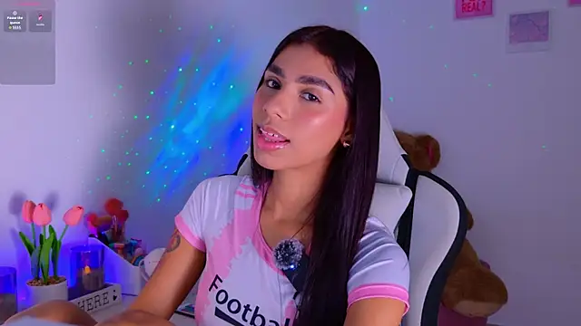 Snapshot of BrunetteAdams001 chatting on 11-10-25, 04:22 BrunetteAdams001 online show from 11-10-25, 04:22