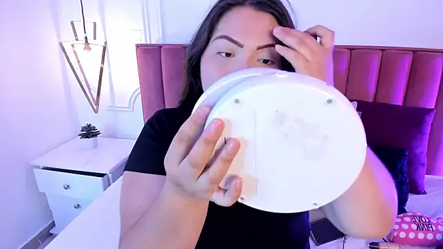 Tessa Sinclaire online show from 10-13-25, 07:36