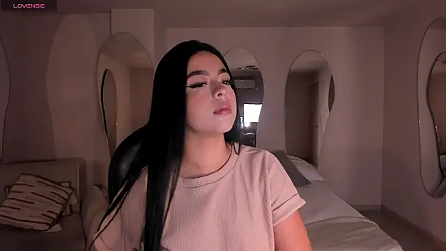 Snapshot of NataliaGaret chatting on 05-10-26, 11:37 NataliaGaret online show from 05-10-26, 11:37