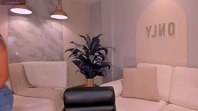 AyshelBrown online show from 09-13-25, 07:24