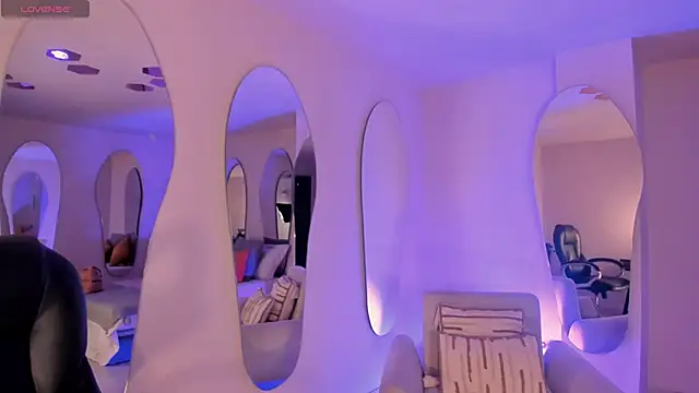 AyshelBrown online show from 10-17-25, 04:37