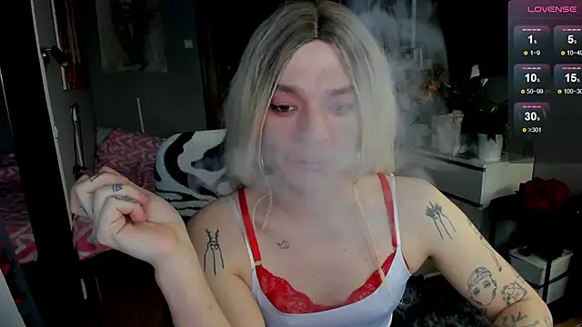 Snapshot of Kkkylie chatting on 05-16-26, 03:58 Kkkylie online show from 05-16-26, 03:58
