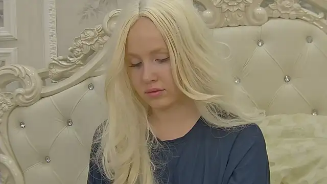 EllieFrosty  online show from 10-06-25, 07:00