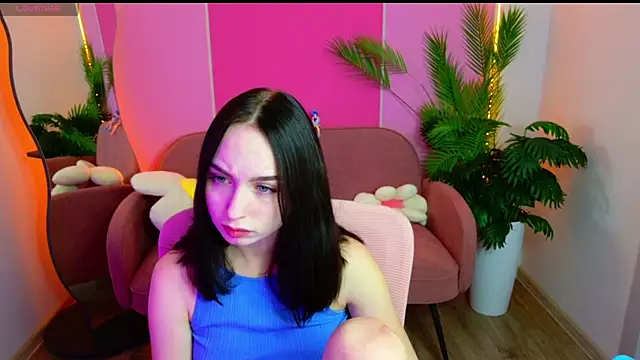 Snapshot of MonikaCarter chatting on 09-27-25, 03:17 MonikaCarter online show from 09-27-25, 03:17