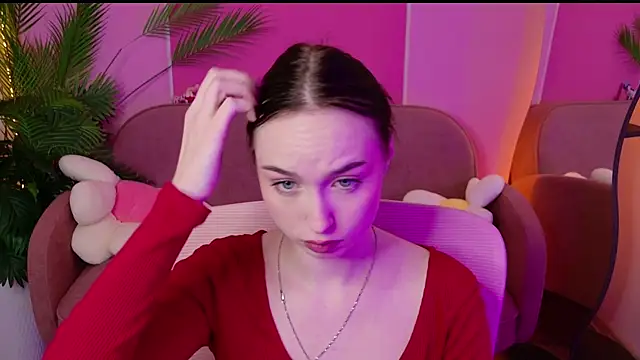 Snapshot of MonikaCarter chatting on 10-05-25, 11:08 MonikaCarter online show from 10-05-25, 11:08