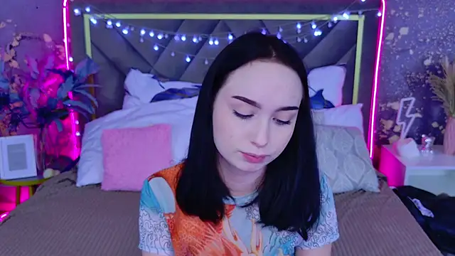 Snapshot of MonikaCarter chatting on 10-16-25, 11:22 MonikaCarter online show from 10-16-25, 11:22