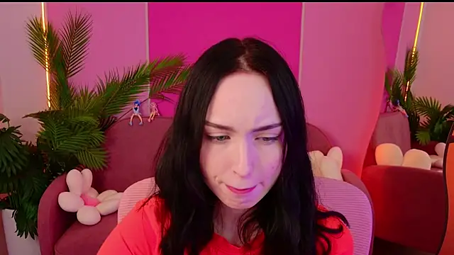 Snapshot of MonikaCarter chatting on 10-20-25, 12:05 MonikaCarter online show from 10-20-25, 12:05