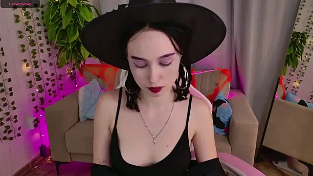 Snapshot of MonikaCarter chatting on 10-30-25, 02:40 MonikaCarter online show from 10-30-25, 02:40