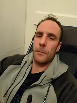 Snapshot of Mcnlrdam chatting on 09-26-25, 08:35 Mcnlrdam online show from 09-26-25, 08:35