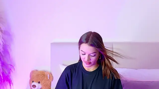 Bella-taylorr online show from 10-07-25, 02:14