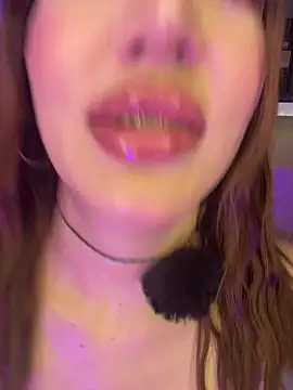 Snapshot of Bella-taylorr chatting on 03-16-26, 06:28 Bella-taylorr online show from 03-16-26, 06:28