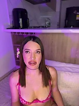 Snapshot of Bella-taylorr chatting on 03-18-26, 07:11 Bella-taylorr online show from 03-18-26, 07:11