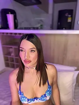 Snapshot of Bella-taylorr chatting on 03-19-26, 06:39 Bella-taylorr online show from 03-19-26, 06:39