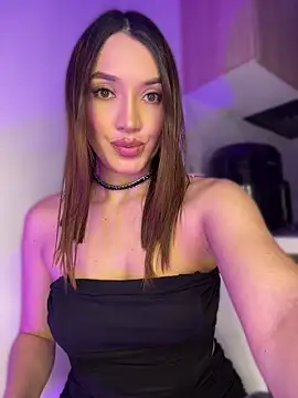 Snapshot of Bella-taylorr chatting on 04-11-26, 04:50 Bella-taylorr online show from 04-11-26, 04:50