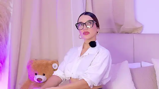 Snapshot of Bella-taylorr chatting on 04-19-26, 06:35 Bella-taylorr online show from 04-19-26, 06:35