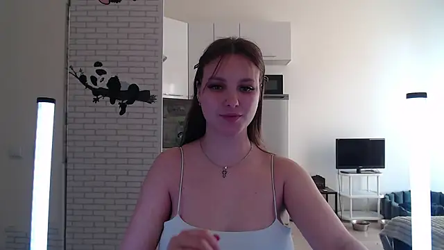 Snapshot of Leonaalove chatting on 04-21-26, 02:34 Leonaalove online show from 04-21-26, 02:34