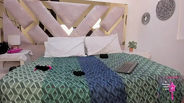 Marianee Rousse online show from 09-15-25, 10:10