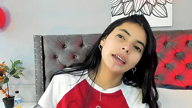 Snapshot of sophiielust chatting on 09-17-25, 01:35 sophiielust online show from 09-17-25, 01:35