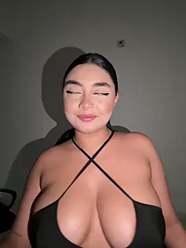 Snapshot of SASHASTRADA chatting on 10-17-25, 10:45 SASHASTRADA online show from 10-17-25, 10:45