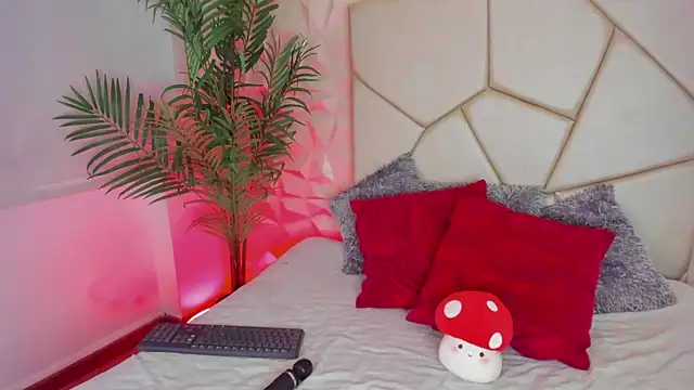 Snapshot of SASHASTRADA chatting on 11-08-25, 10:19 SASHASTRADA online show from 11-08-25, 10:19