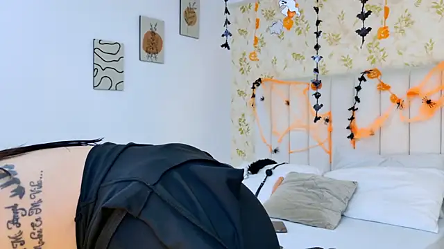 Celeste Ackerman online show from 10-24-25, 07:54